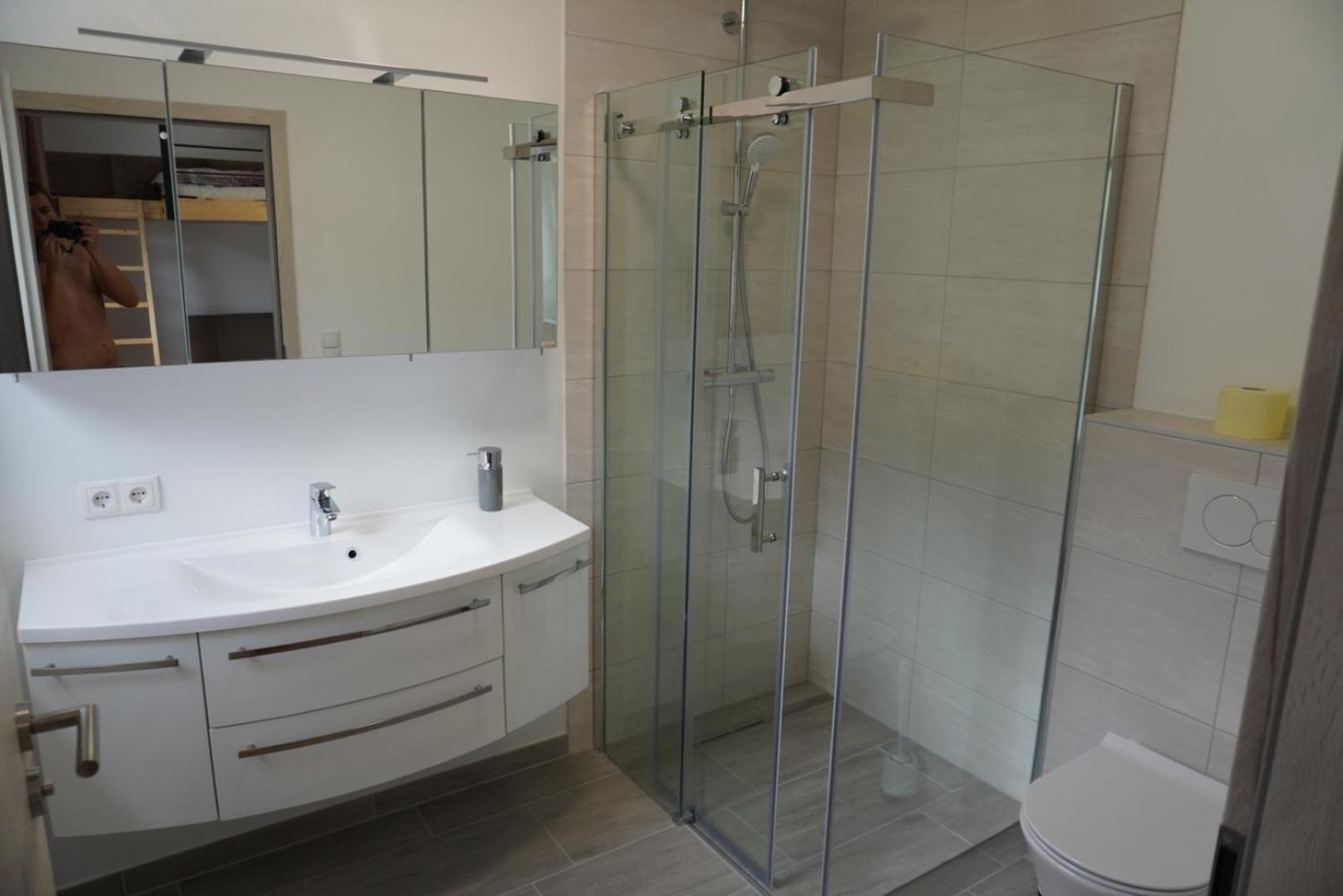 אימסט Deluxefort Fuer 10 Gaeste Mit Eigenem Whirlpool Und Fasssauna מראה חיצוני תמונה