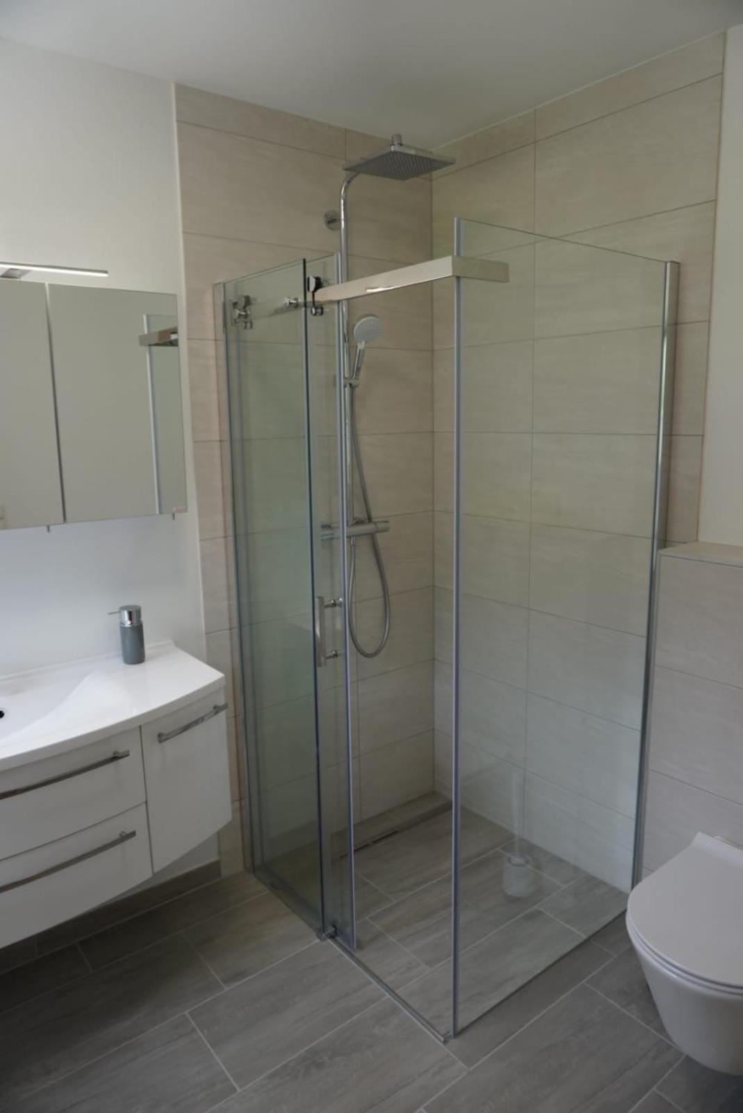 אימסט Deluxefort Fuer 10 Gaeste Mit Eigenem Whirlpool Und Fasssauna מראה חיצוני תמונה